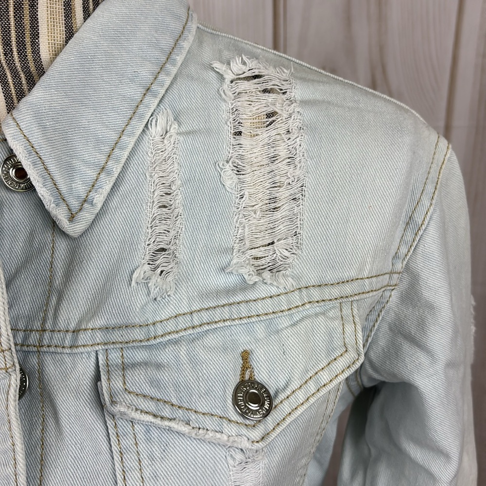 Forever 21 Denim Jacket Distressed Lightweight Trucker Jacket Blue Size Small - Picture 9 of 16
